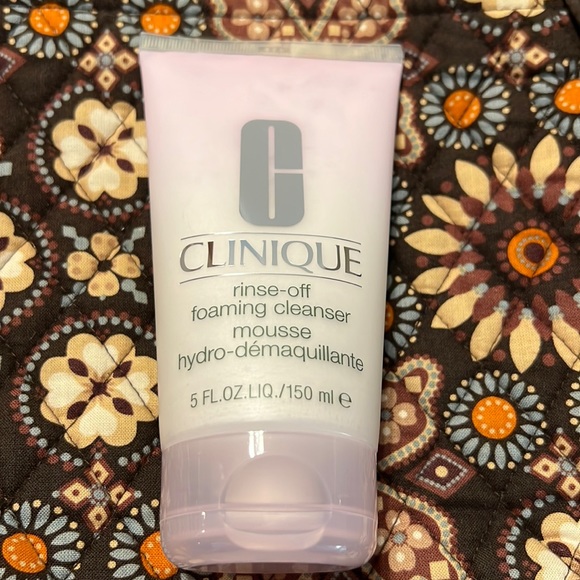 Clinique rinse-off foaming cleanser 5 FL. OZ. - Picture 2 of 5